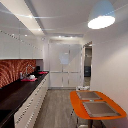 Nowoczesna Kawalerka Apartment Lublin Bagian luar foto