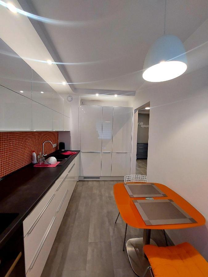 Nowoczesna Kawalerka Apartment Lublin Bagian luar foto